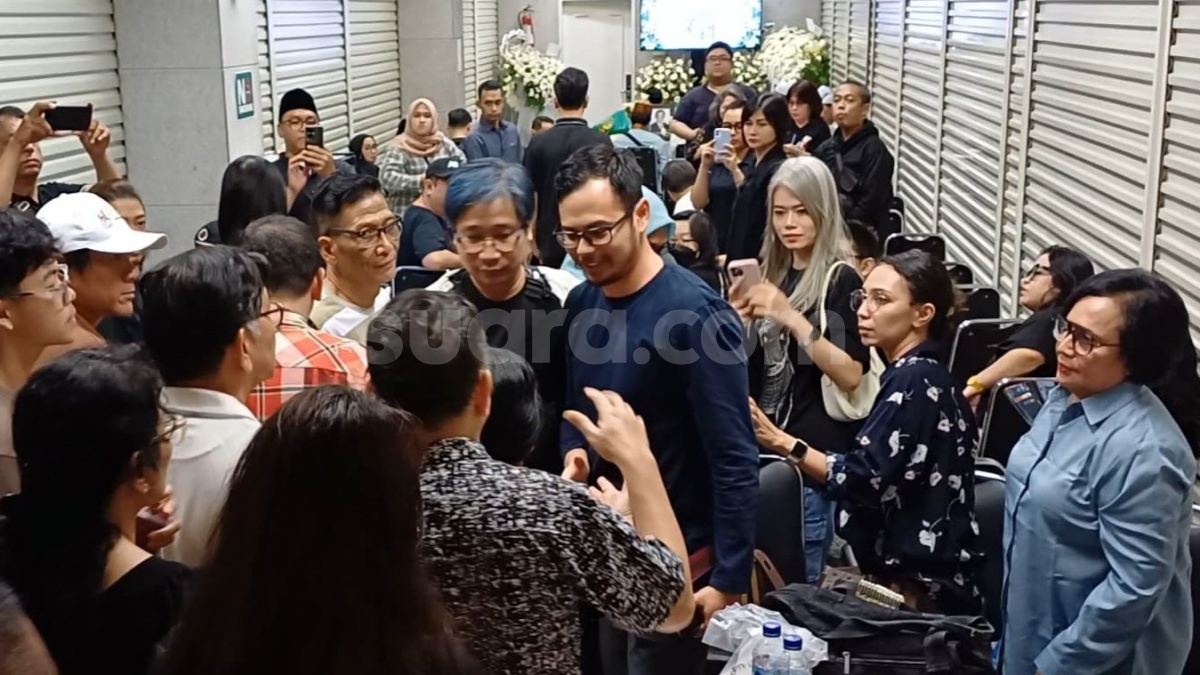 Terbang dari Amerika, Surya Sahetapy Lemas Dengar Kabar Ray Sahetapy Meninggal