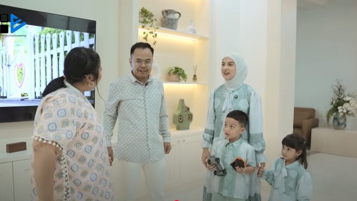 9 Potret Rumah Mewah Irish Bella dan Haldy Sabri, Garasi Luas Muat Banyak Mobil