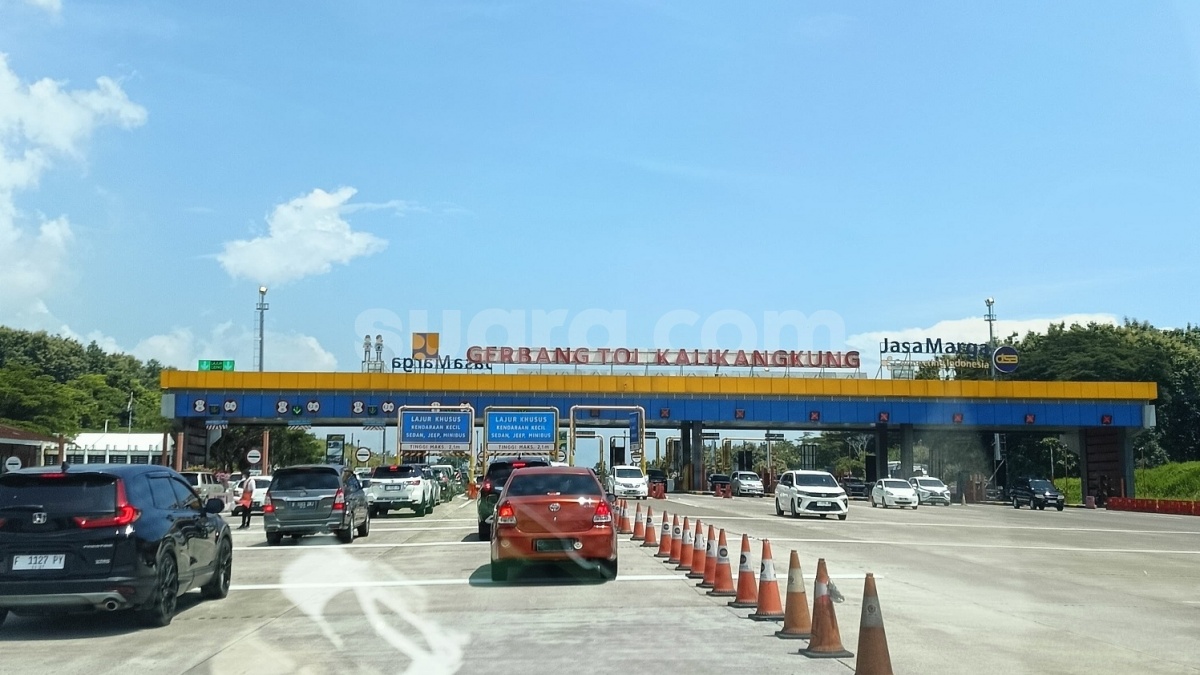Resmi! Hari Ini One Way Diberlakukan dari GT Kalikangkung hingga KM 70 Cikampek Utama