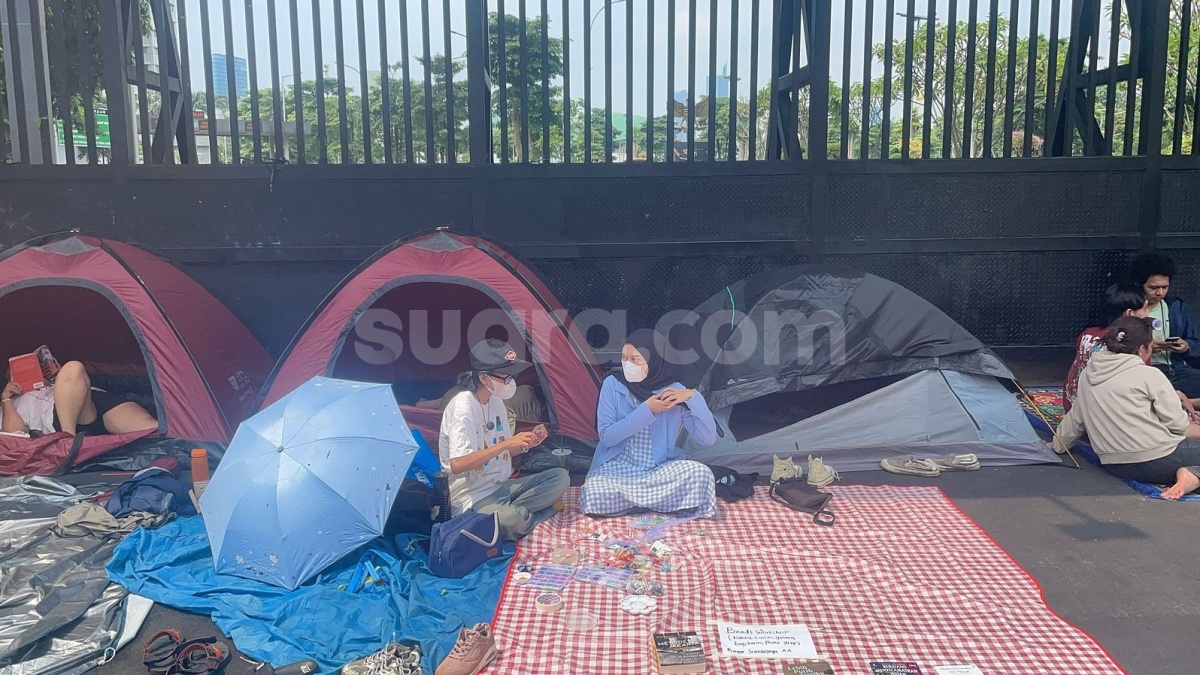 Sempat Dihampiri Satpol PP, Massa Tetap Gelar Aksi Damai Tolak UU TNI yang Baru