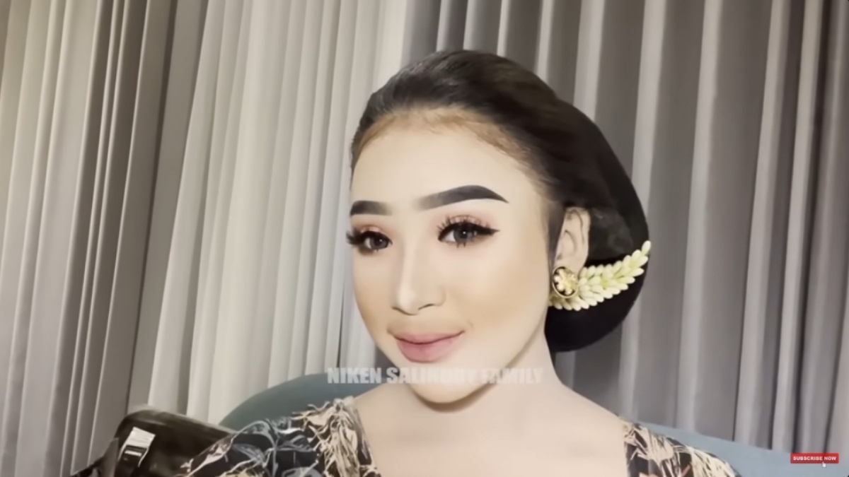 Tutorial Make Up Bold Niken Salindry: Hasil Cetar ala MUA Tanpa Produk Jutaan Rupiah