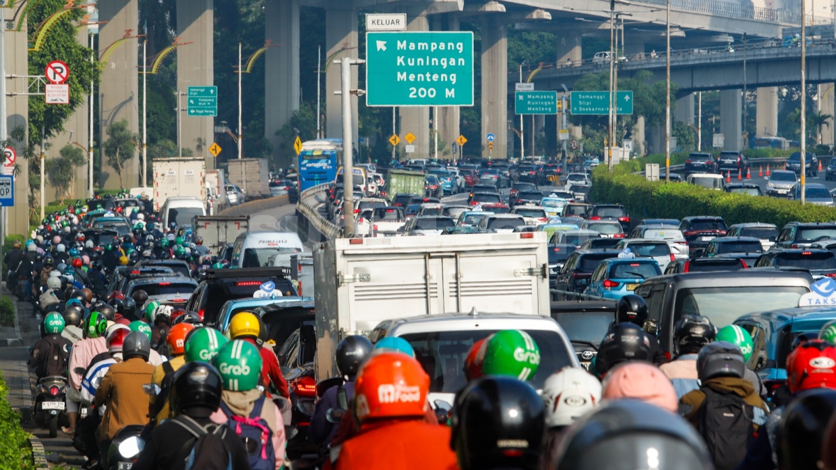 Lalin Jakarta Pagi Ini: Senayan Lancar, Rindam Padat, Truk Tabrak Separator di Gatot Subroto