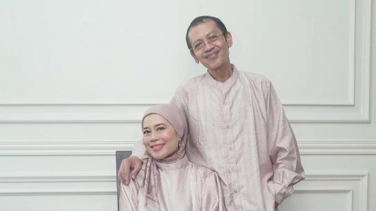 Apa Pekerjaan Srikaton Suami Dewi Yull? Adab Izinkan Istri Datangi Pemakaman Ray Sahetapy Dipuji