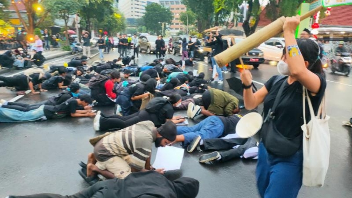 Mahasiswa Penggugat UU TNI Dihantui Teror: Otoriter di Balik Demokrasi Palsu?