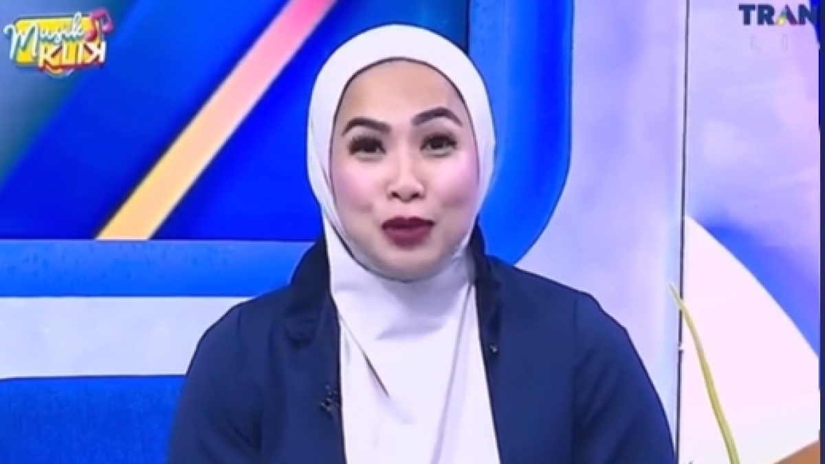 Alis Miring Sebelah saat Bahas Maxime Bouttier, Riasan Feni Rose Jadi Perbincangan
