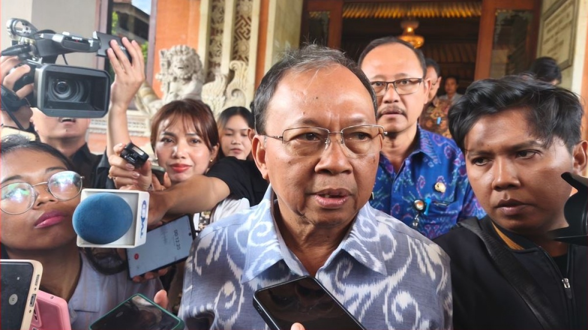 Viral Mata Melotot Gubernur Bali Wayan Koster Kena Damprat Pegawai SPBU: Saya Bukan Robot Pak