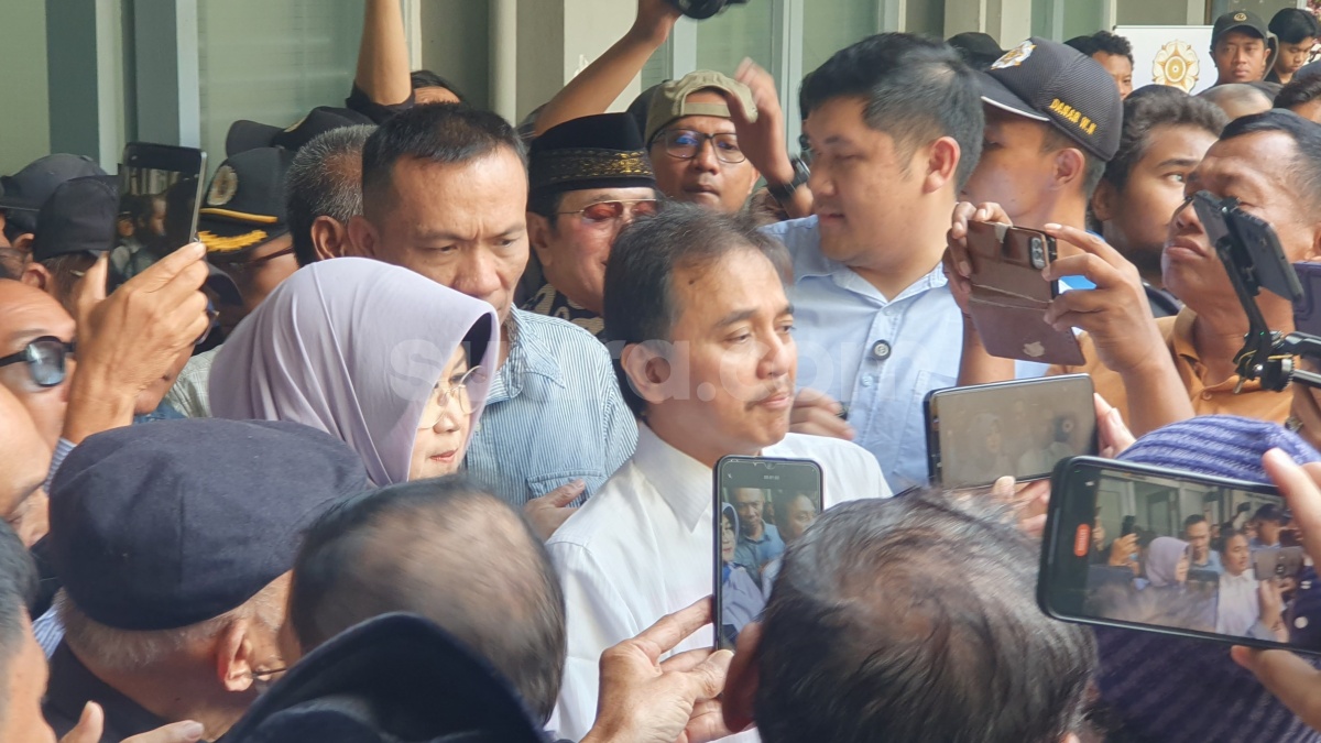 Dituntut Pakai Pasal Penghasutan Imbas Kulik Ijazah Jokowi, Roy Suryo Balas Tertawa: Pengecut!