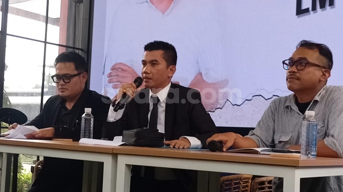 Ngaku Ayah Kandung CA, Revelino Tuwasey Bermalam dengan Lisa Mariana di Hotel Kawasan Sentul