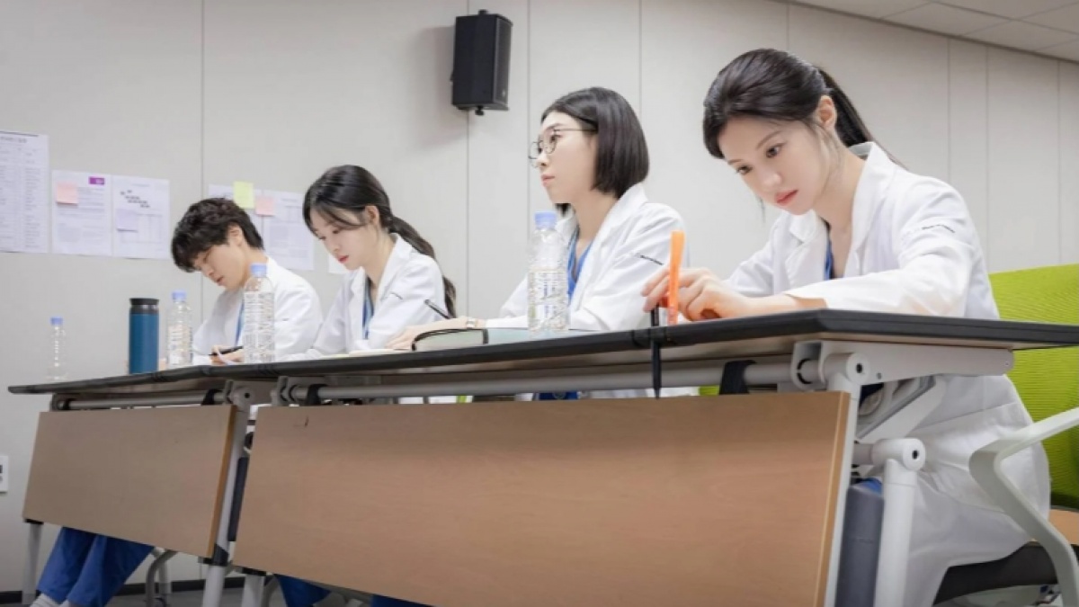 Kenalan dengan 4 Karakter Utama Drakor Resident Playbook, Ada Mantan Idol K-Pop