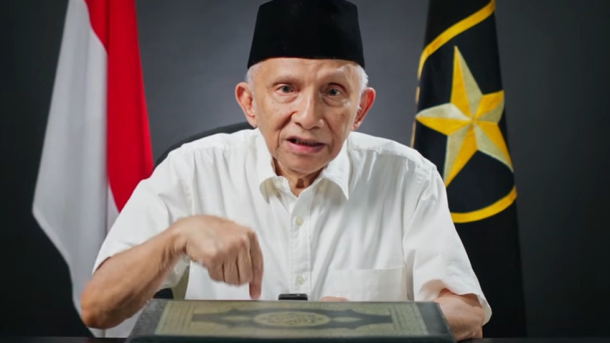 Siap Bela Jokowi, Amien Rais Sebut UGM Jadi Badut