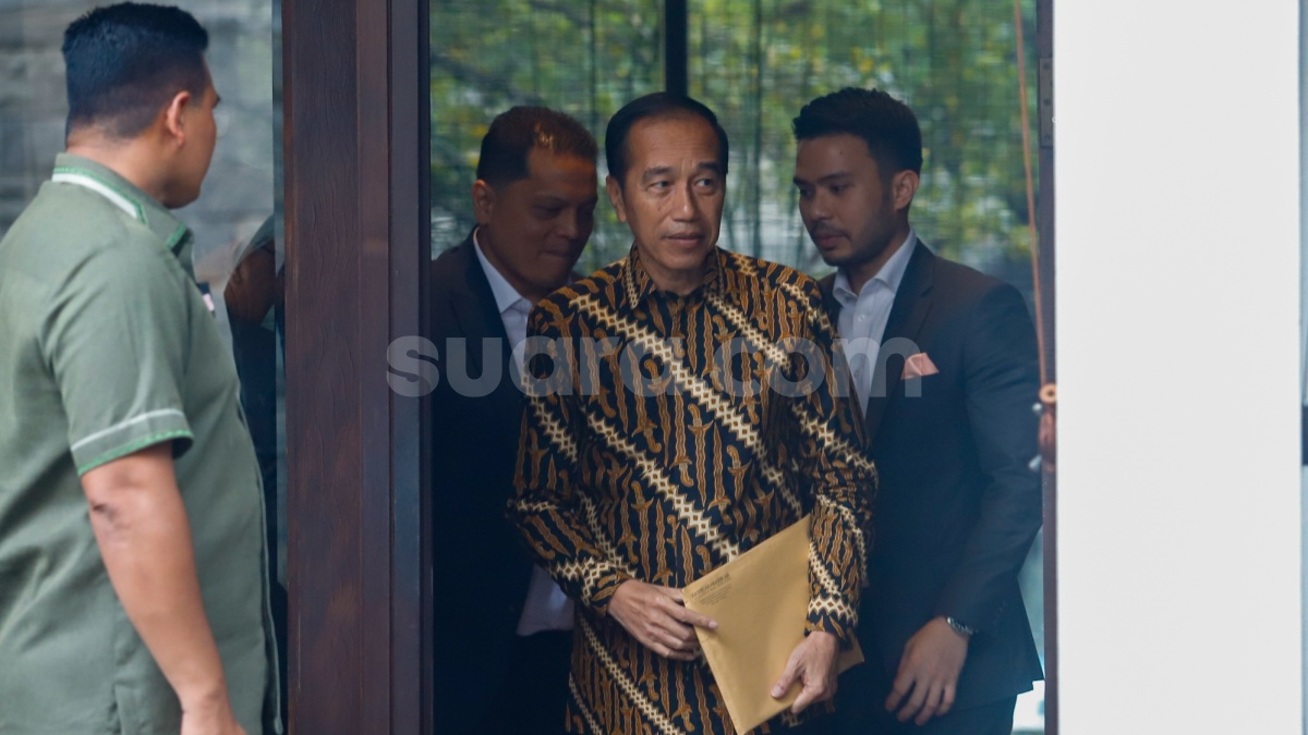 Bawa Saksi ke Polisi, Relawan Tepis Polisikan Roy Suryo Cs karena Arahan Jokowi: Ini Murni...
