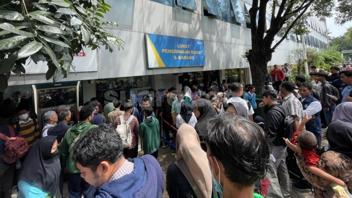 Ratusan Pelamar Masih Geruduk Balai Kota, Pramono: Harapan Bekerja PPSU Tinggi Sekali