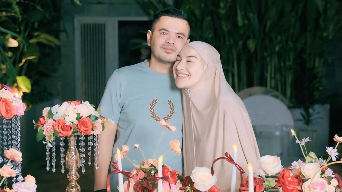 Irish Bella Dapat Kejutan Ulang Tahun Romantis dari Suami: Love You Combro