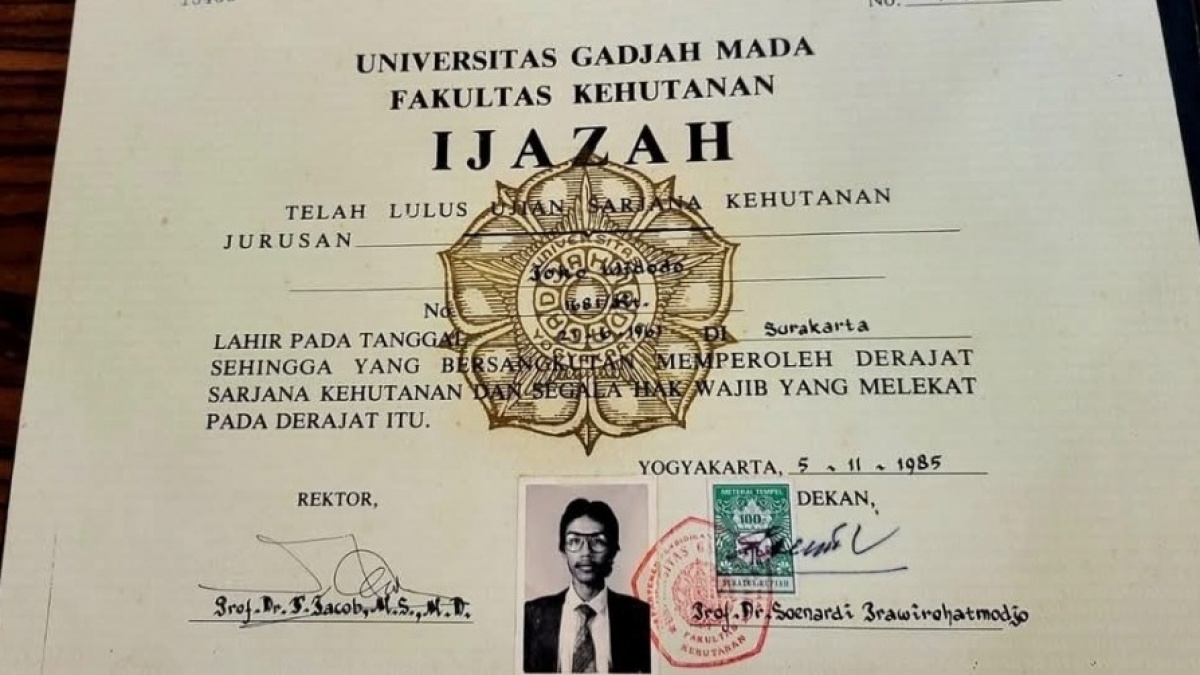 Mengurai Benang Kusut Ijazah Jokowi: Dari Gugatan Bambang Tri hingga Klarifikasi Mantan Rektor UGM