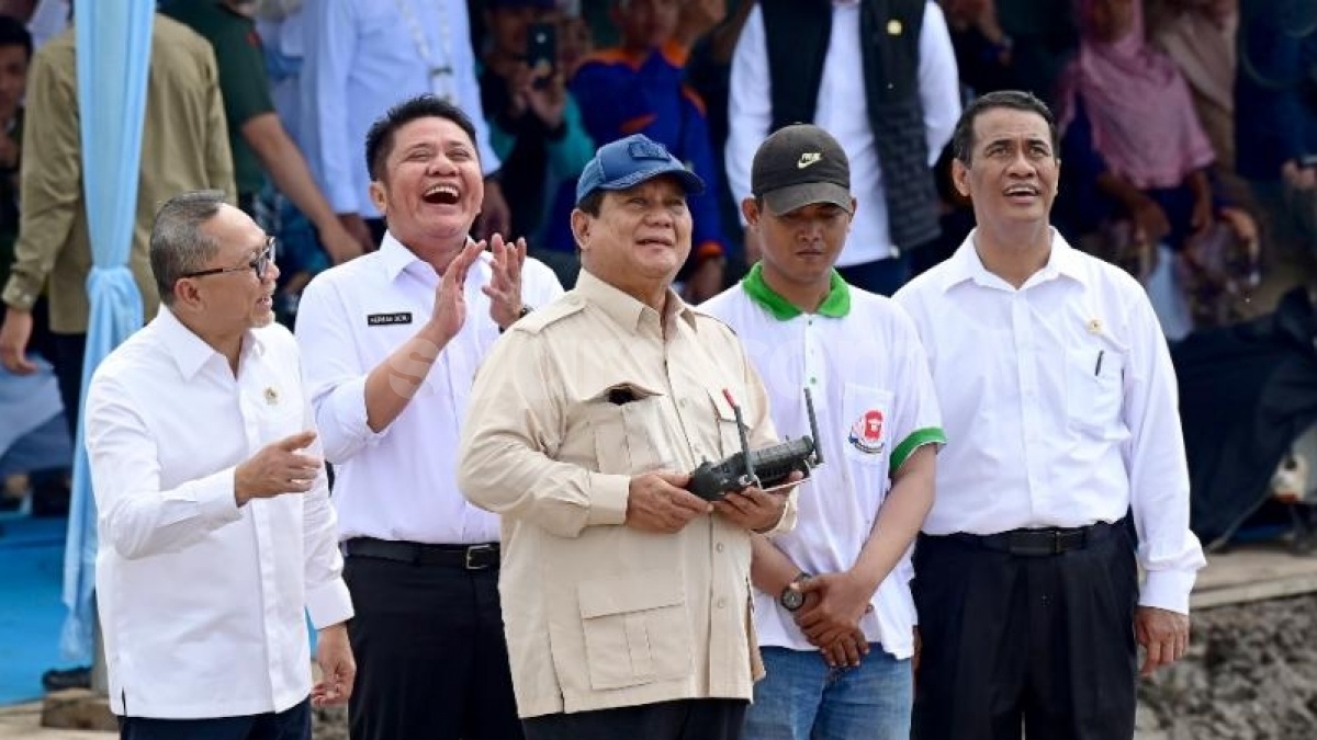 Jajal Drone Penebar Benih di Sumsel, Prabowo Kaget: Ternyata Sehari Bisa 25 Hektare