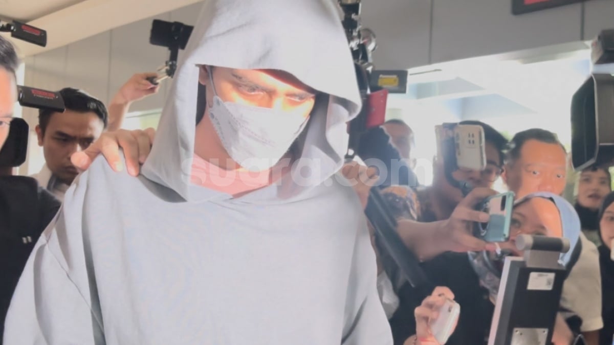 Hasil Tes Urine Positif Narkotika, Fachry Albar Cuma Bisa Nunduk dan Bungkam saat Ditanya Wartawan