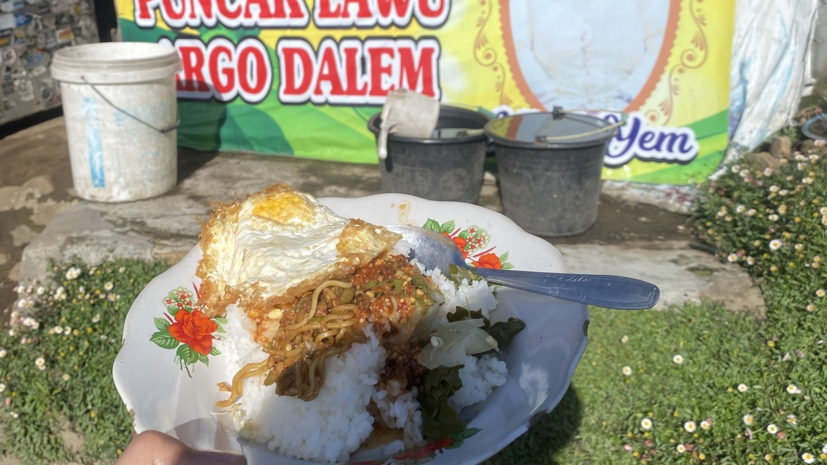 Dunia Pendakian Kehilangan Mbok Yem: Ini 5 Menu Andalan Warung Legendaris di Puncak Lawu