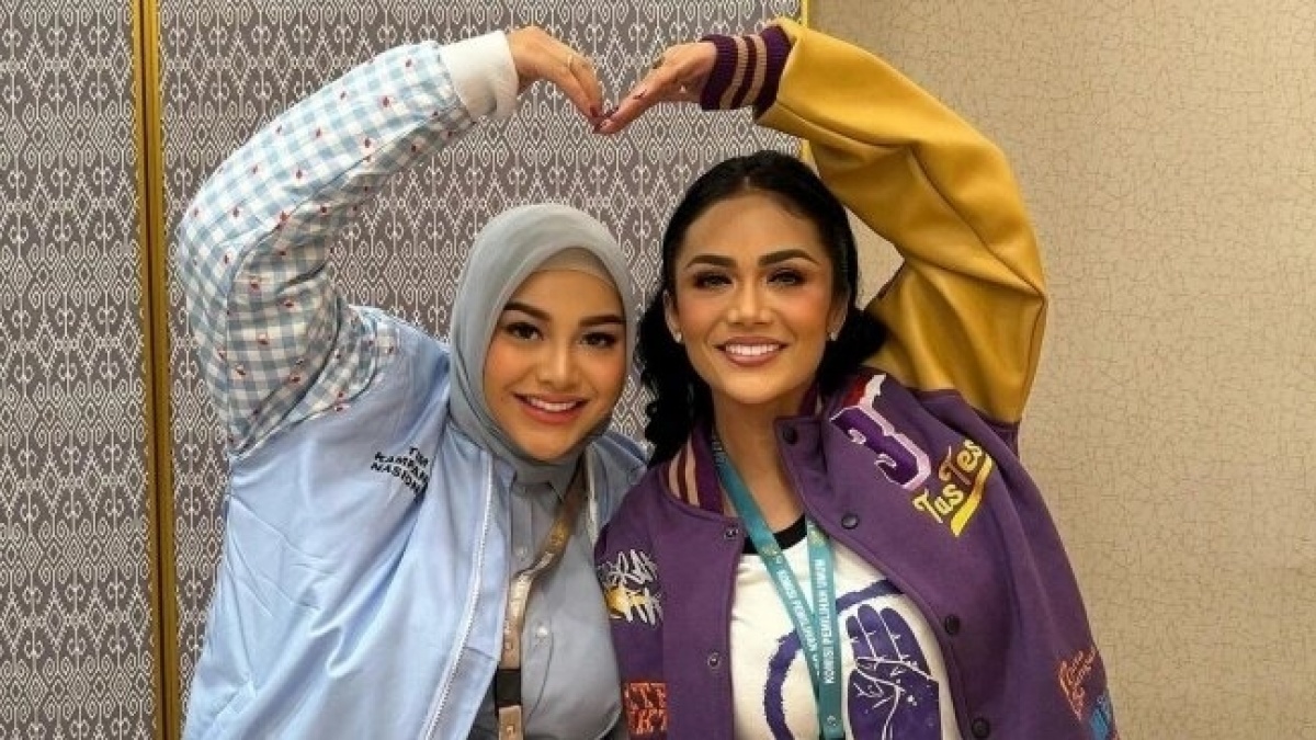 Hadiri Mitoni Aaliyah Massaid, Kris Dayanti Tersenyum Penuh Arti ke Aurel Hermansyah