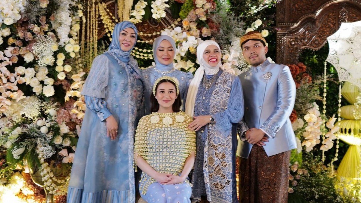 Adu Gaya Geni Faruk dan Ibu Aaliyah Massaid Saat Mitoni, Mana Favoritmu?