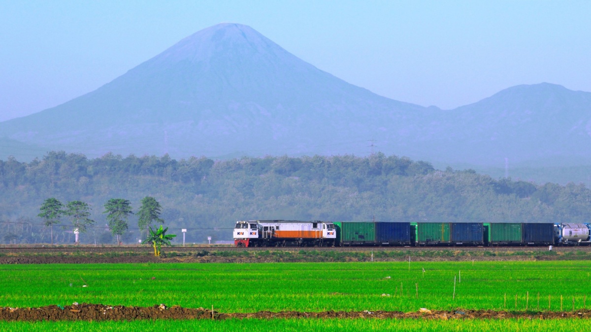 KAI Logistik Dorong Inisiatif Peralihan Moda Angkutan Barang dari Truk ke Kereta Api