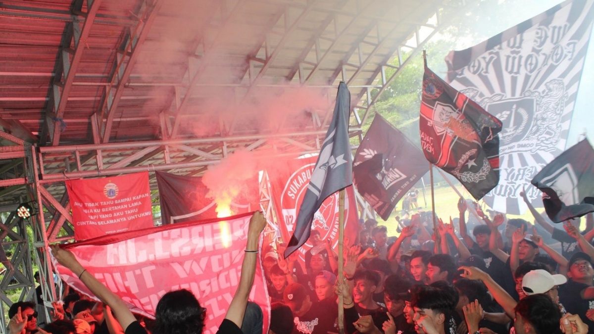 Jakmania Bersuara: Lika Liku Sebarkan Virus Orange di Kandang Maung Bandung