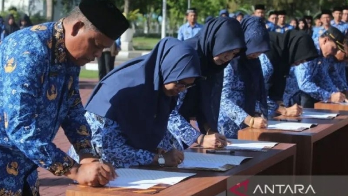 24 Tahun Jadi Honorer, Kakek Ini Resmi Jadi ASN, Tahun Depan Langsung Pensiun