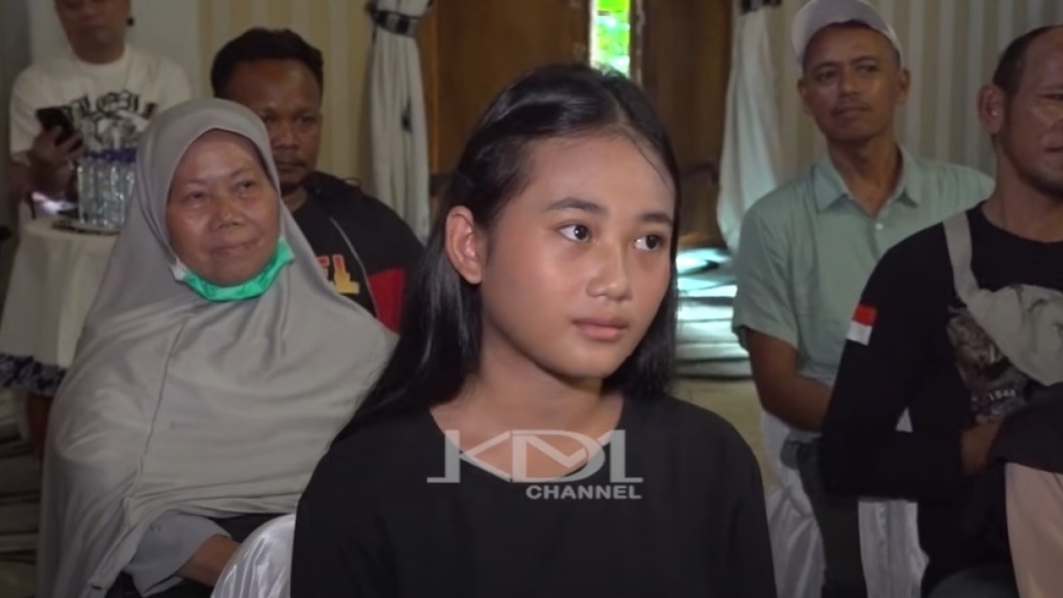 Deretan Profesi Tak Terduga Aura Cinta, Gadis yang Mendebat Dedi Mulyadi
