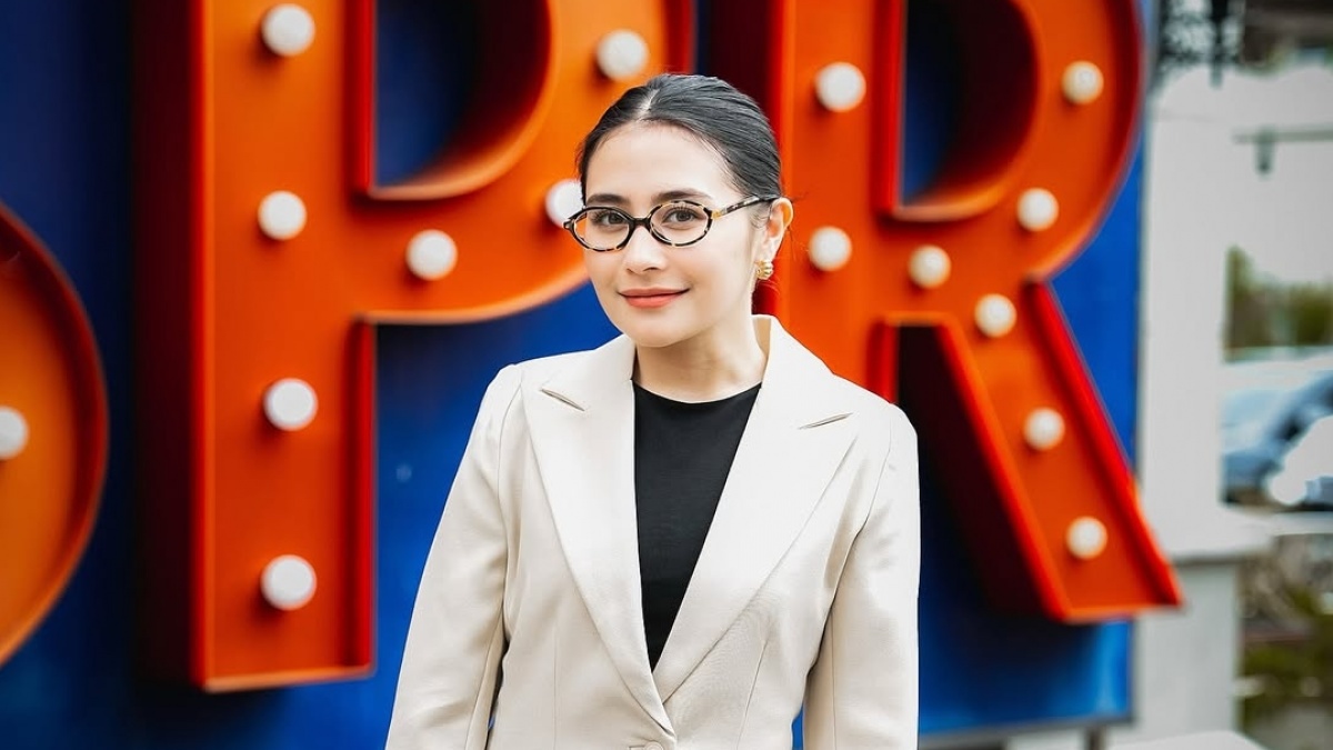 Bikin Bangga! Prilly Latuconsina Umumkan Resmi Jadi Dosen di LSPR Jakarta