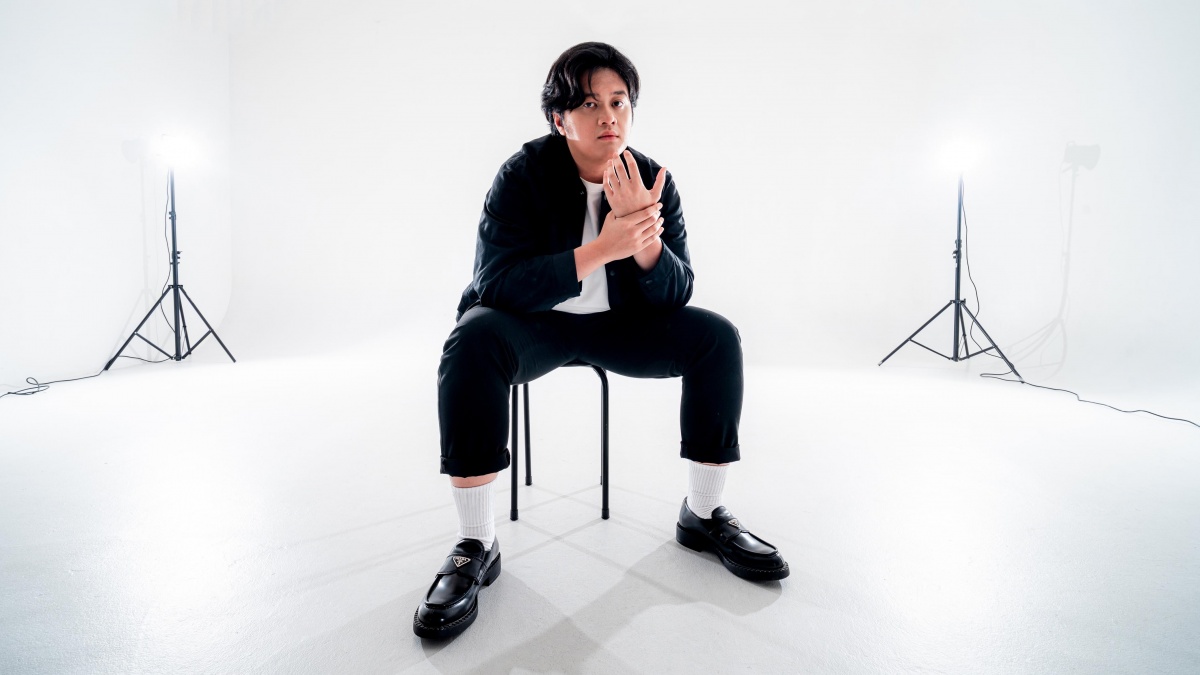 Ravi Andika Comeback dengan "Kembali?": Sentuhan Bahasa Ibu dan Aransemen Unik yang Bikin Nagih
