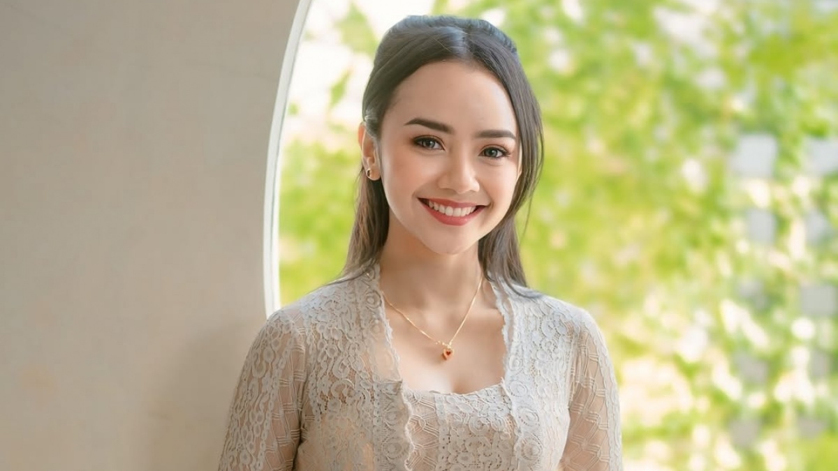Mengintip Bisnis Ayu Puspa, Selebgram Bali Viral Gegara Tren Kim Seon Ho Smile