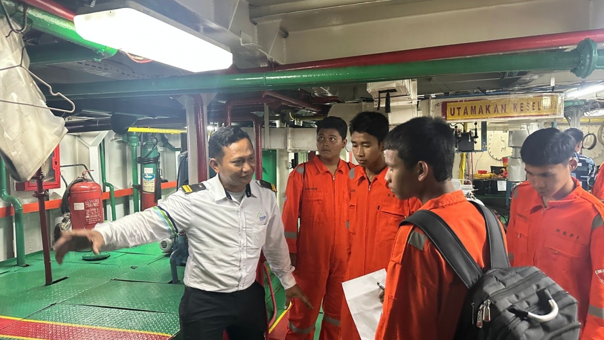 ASDP Ajak Siswa Belajar Dunia Maritim dari Dek Kapal