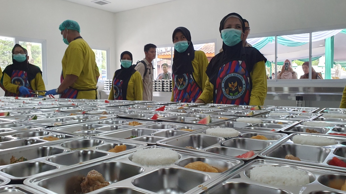 Menu MBG di SMPN 281 dan SMAN 62 Jaktim Dikeluhkan, Telur Mentah dan Sayur Beraroma Tidak Sedap