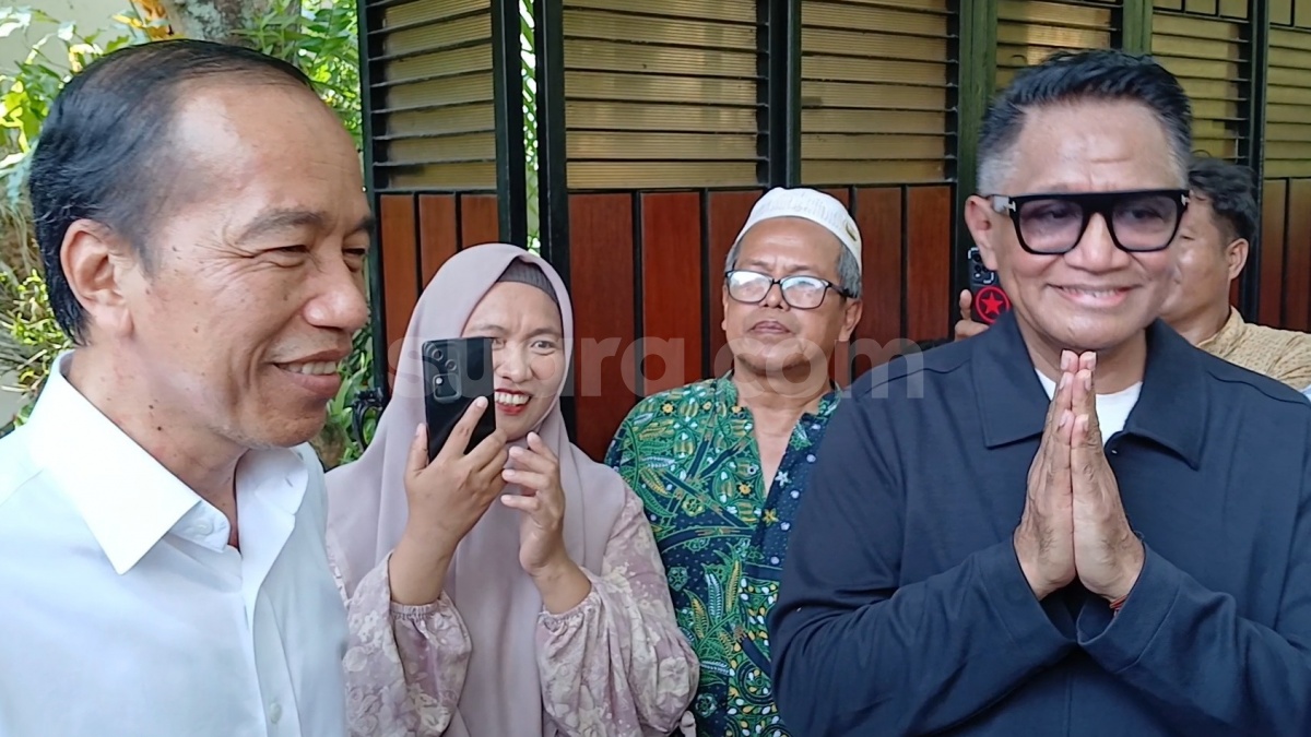 Penyanyi Andre Hehanusa Temui Jokowi, Bahas Potensi Sepak Bola Indonesia Timur