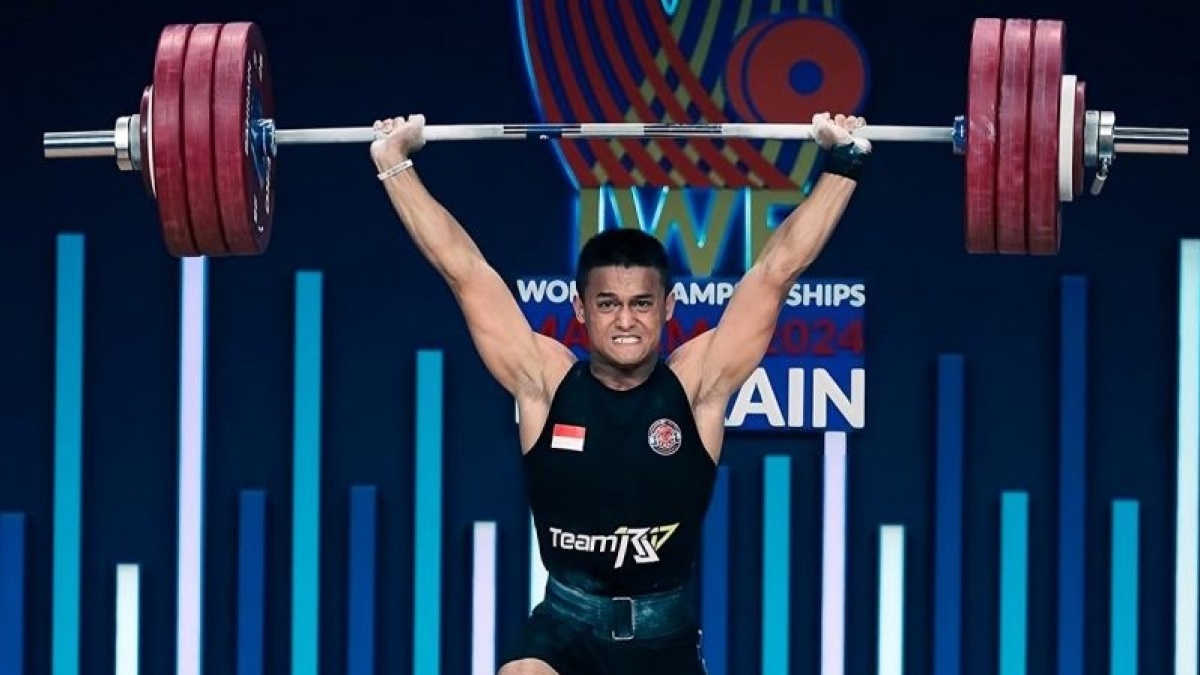 Kejuaraan Asia Angkat Besi 2025: Rizki Juniansyah Sabet 3 Medali dengan Tangan Terluka