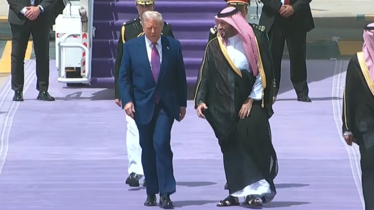 Pangeran Bermuka Dua: Bagaimana Mohammad bin Salman Rayu Trump untuk Habisi Iran