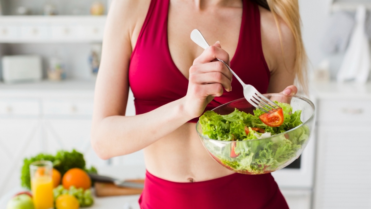 7 Makanan 'Sehat' Terburuk Sebelum Olahraga, Hindari Salad!
