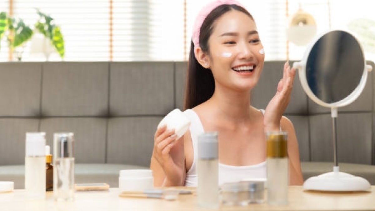 Perbandingan Retinol, AHA, dan Niacinamide dalam Produk Kecantikan: Kenali Manfaat dan Cara Pakainya