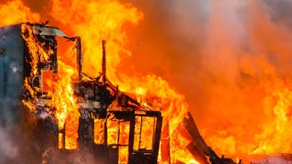 Duel Berdarah Picu Kerusuhan di Lampung Tengah, Rumah Lurah Dibakar Massa