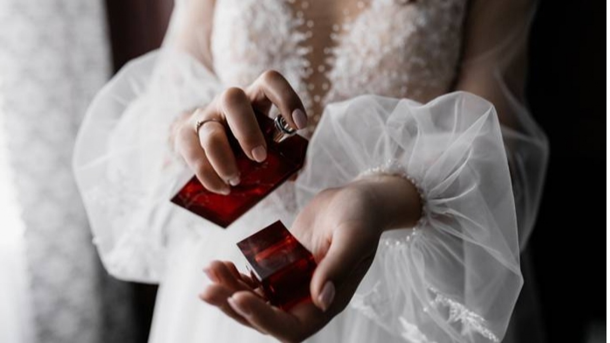 7 Rekomendasi Parfum Wanita Wangi Bak Putri Solo, Cocok Dipakai untuk Hari Pernikahan