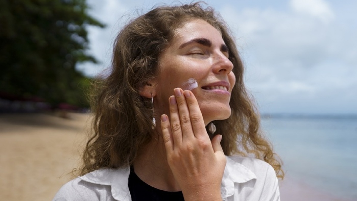 7 Rekomendasi Sunscreen Mengandung Hyaluronic Acid, Efektif Cegah Penuaan Mulai Harga Rp30 Ribuan