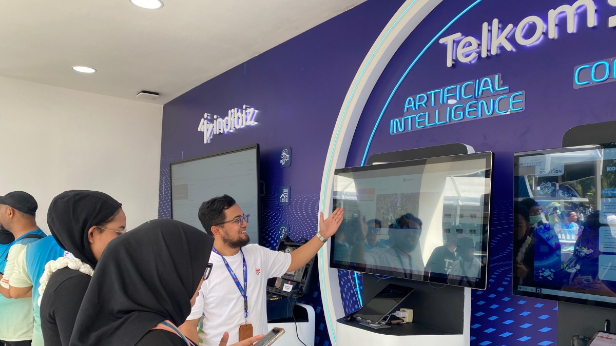Bisnis Makin Kinclong Berkat AI: Telkom Bongkar Rahasia Efisiensi dan Cuan Maksimal!