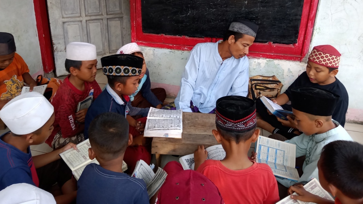 Puluhan Ribu Ayat, Satu Tujuan: Ketika Netizen Bersatu Bantu Guru Ngaji di Pelosok Negeri