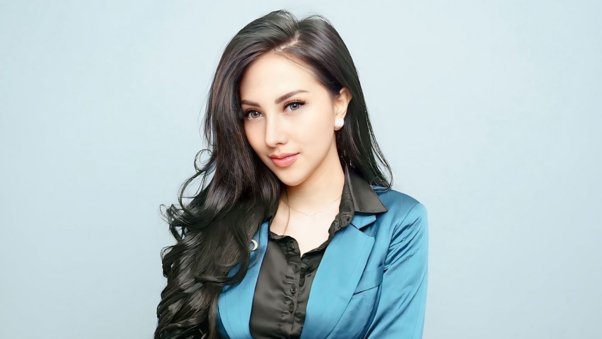 Kenalan dengan Stivany Agusia, Pengacara dan Selebgram yang Banyak Tangani Kasus Artis