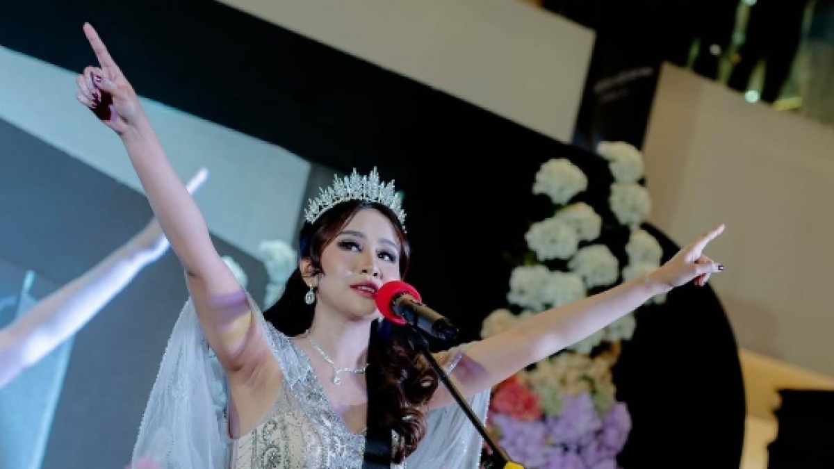 8 Potret Mayang Lucyana Manggung Pakai Gaun Pengantin, Bikin Pangling!