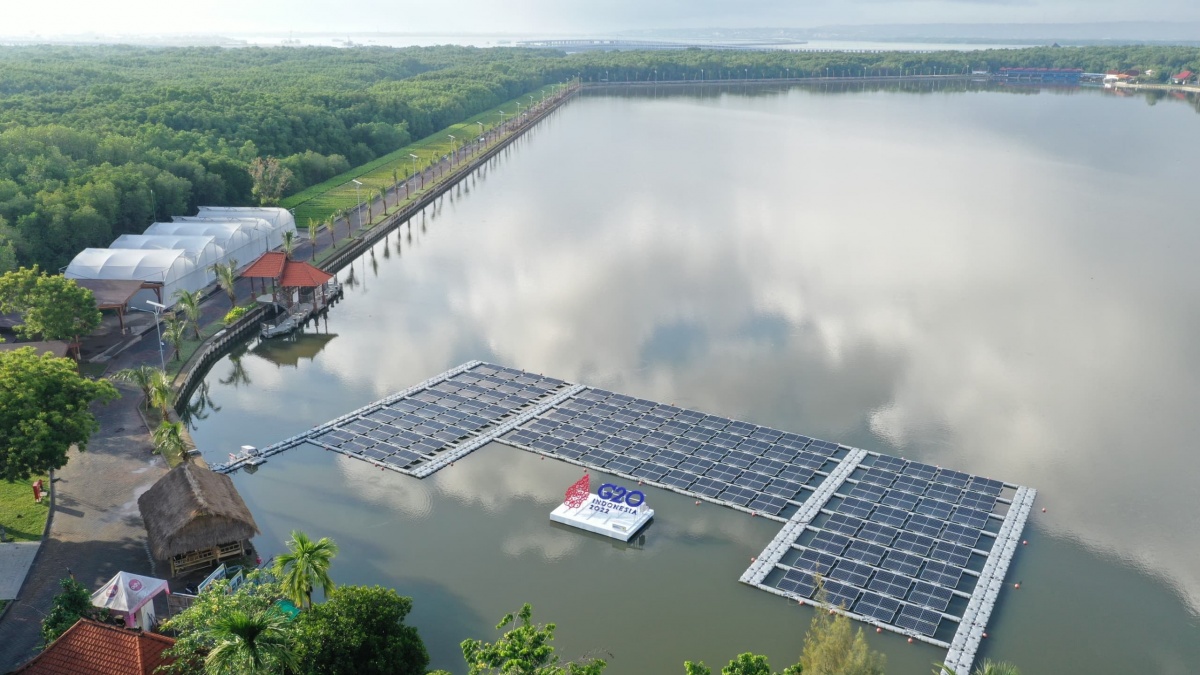 PLN IP Percepat Transisi Energi Bali Lewat PLTS Terapung Estetik di Muara Nusa Dua