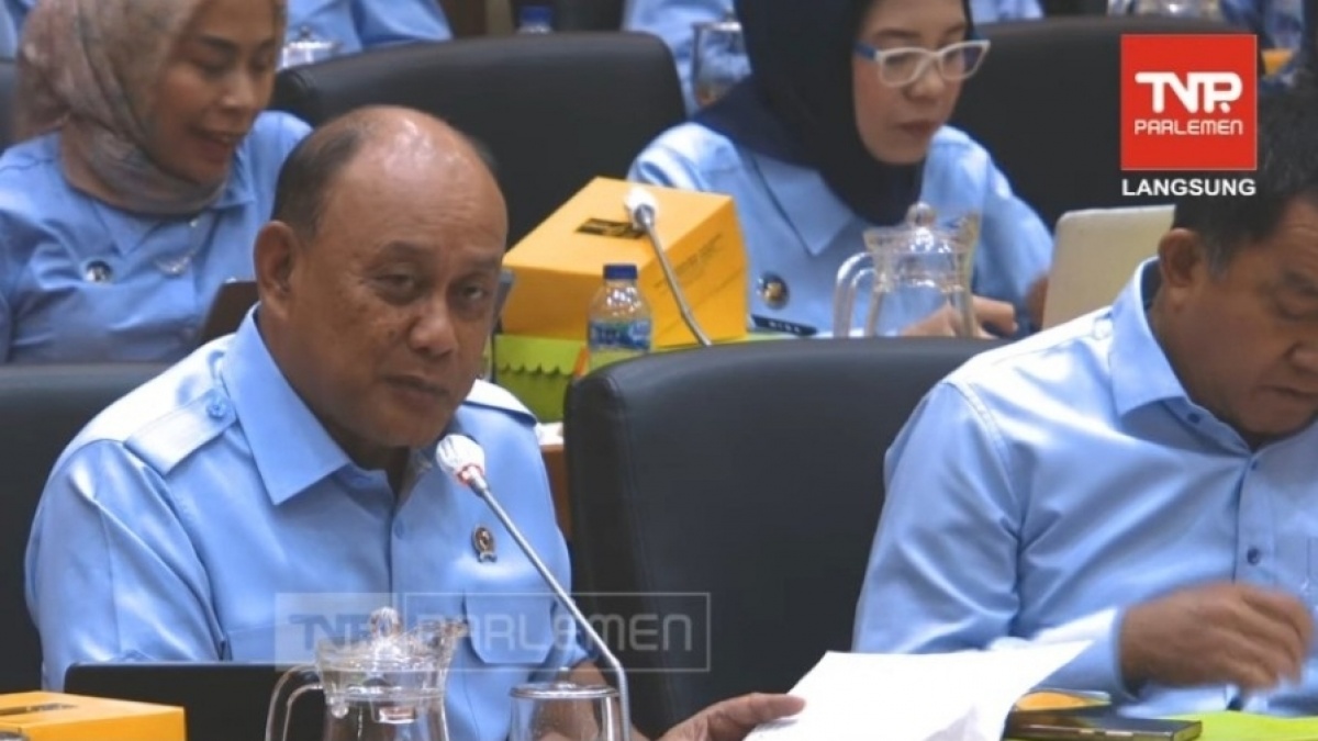 Program MBG Andalan Prabowo Terancam Gagal? DPR Bakal Panggil Kepala BGN Usut Dugaan Nampan Babi