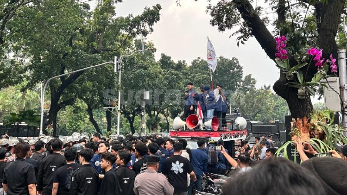 Demo di Depan Balai Kota Jakarta Ricuh, Puluhan Mahasiswa Ditangkap Polisi karena Dicap Anarkis