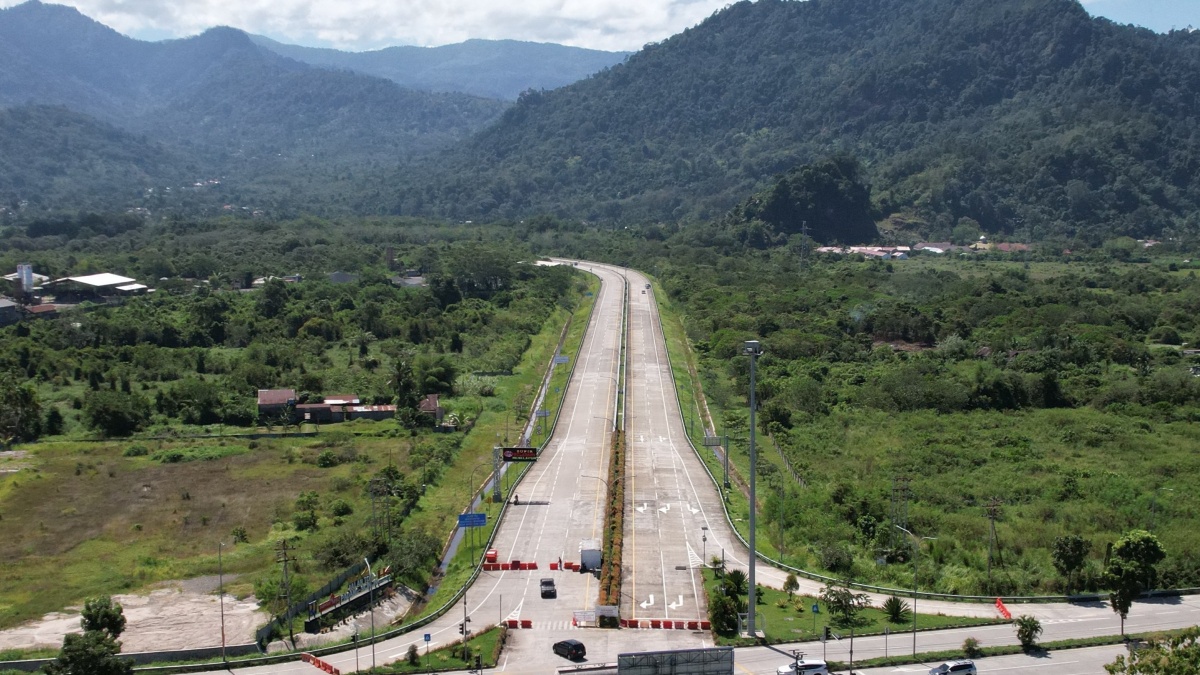 88 Ribu Ton Semen Sudah Digunakan Untuk Proyek Jalan Tol Padang-Sicincin