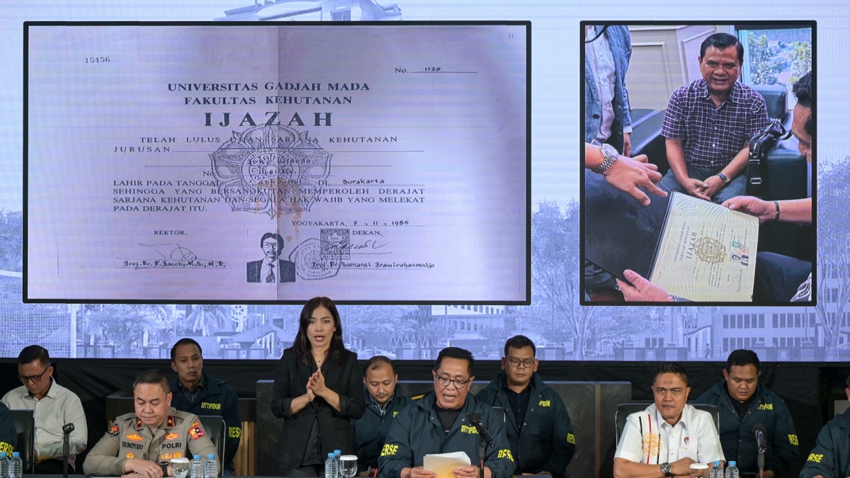 Kasus Ijazah Jokowi Dihentikan, Dokter Tifa Kini Ungkap Kejanggalan Bukti SPP