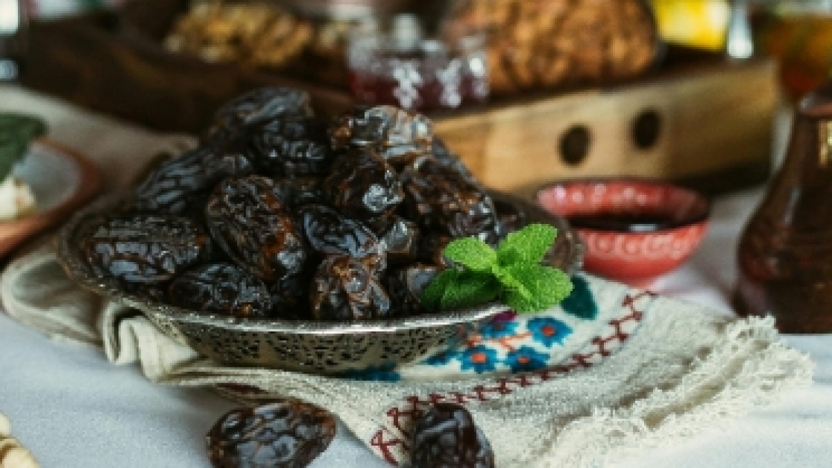 4 Perbedaan Kurma Ajwa Asli dan Palsu untuk Oleh-Oleh Haji, Awas Tertipu!